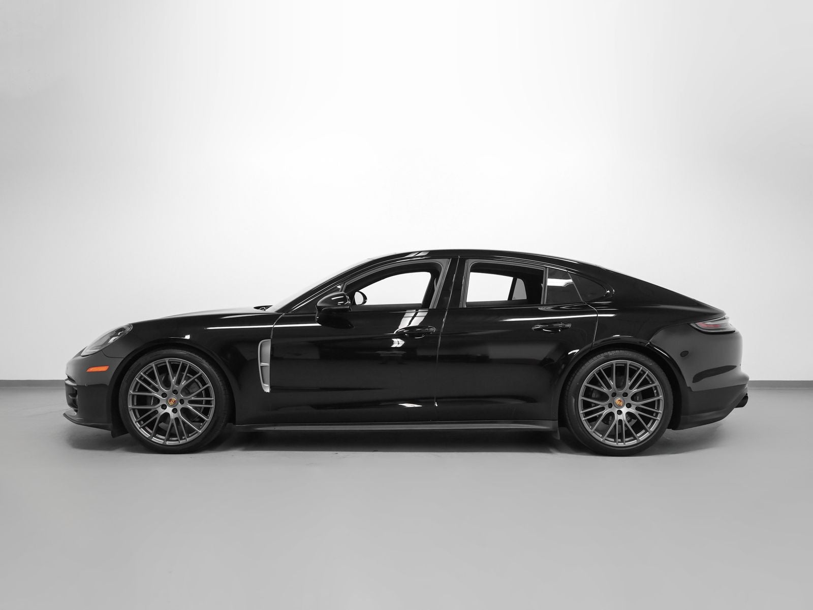 2023 Porsche Panamera 4 Platinum Edition