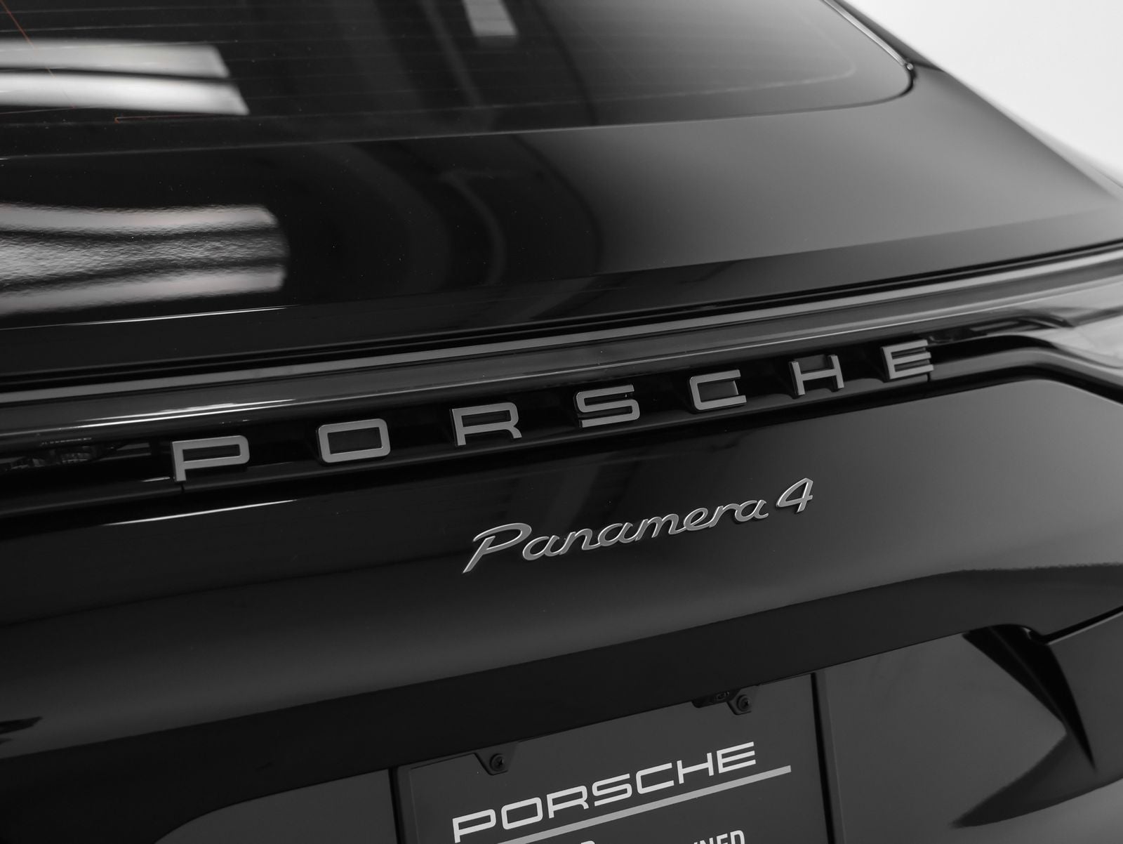 2023 Porsche Panamera 4 Platinum Edition