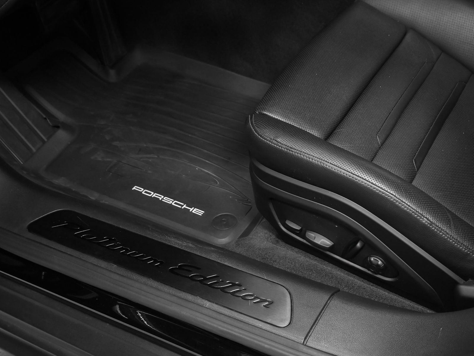 2023 Porsche Panamera 4 Platinum Edition