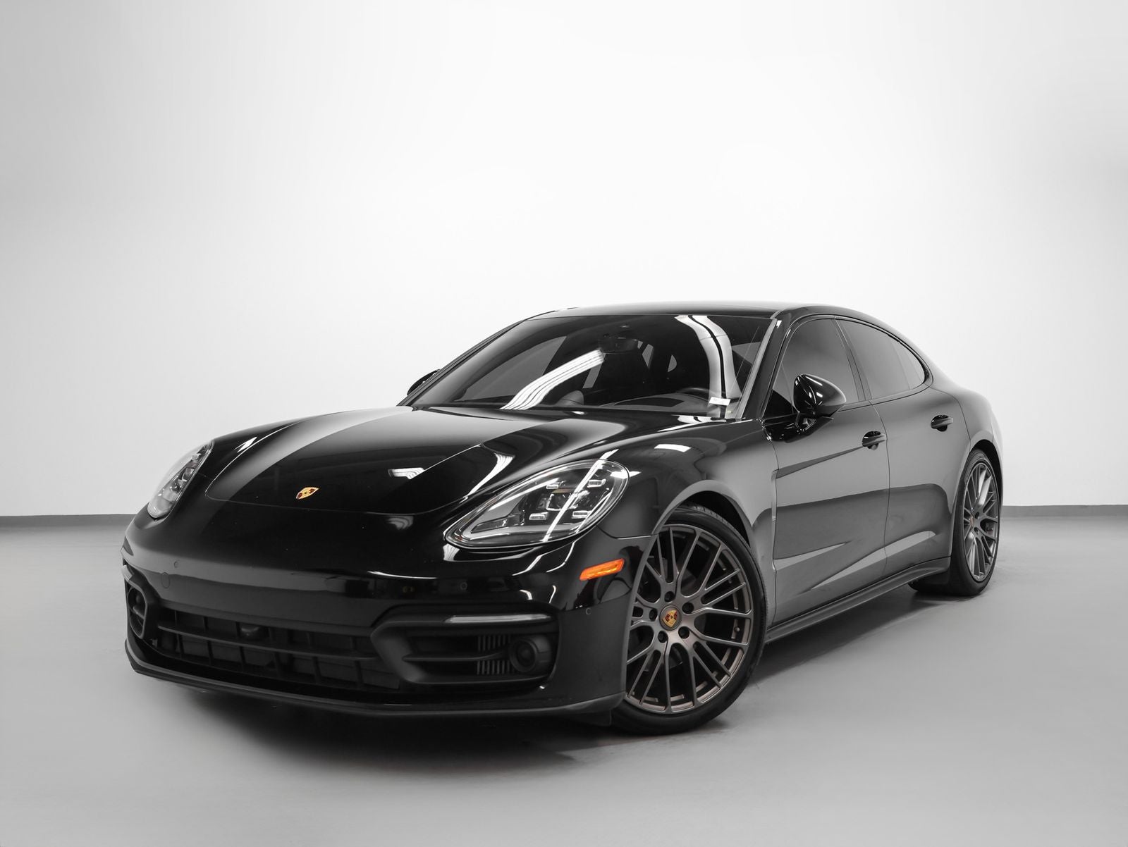 2023 Porsche Panamera 4 Platinum Edition