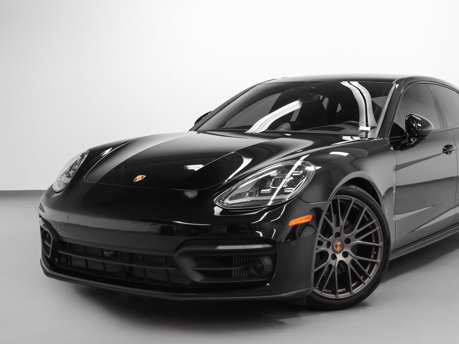 2023 Porsche Panamera 4 Platinum Edition