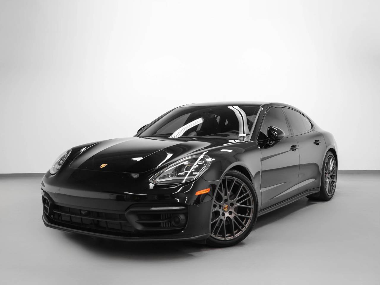 2023 Porsche Panamera 4 Platinum Edition