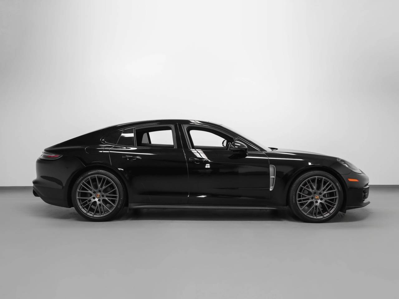 2023 Porsche Panamera 4 Platinum Edition