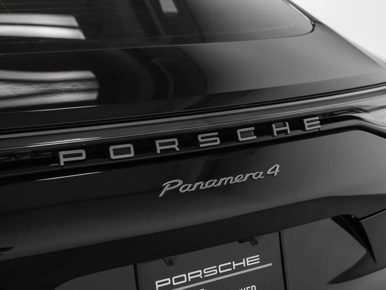 2023 Porsche Panamera 4 Platinum Edition