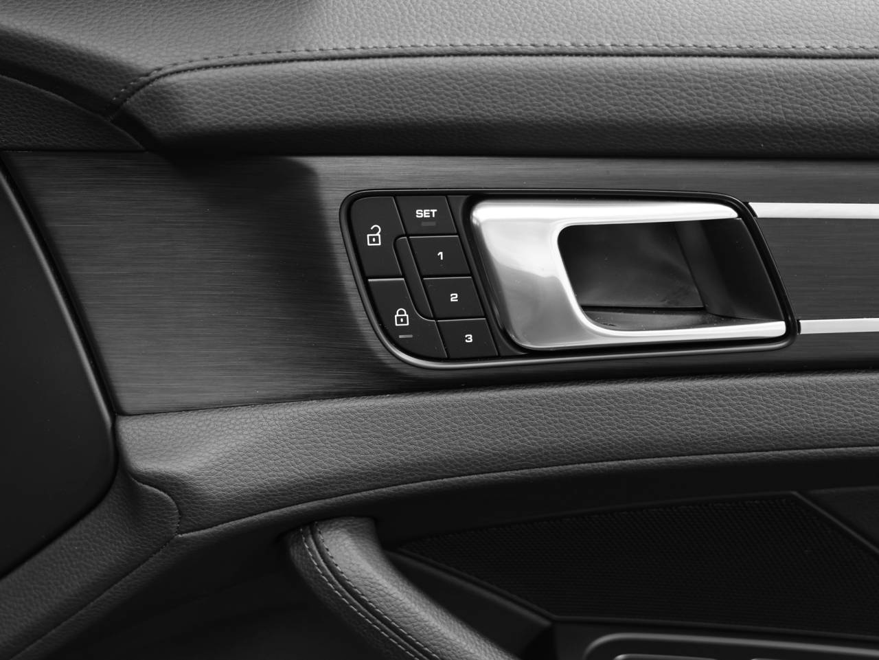 2023 Porsche Panamera 4 Platinum Edition