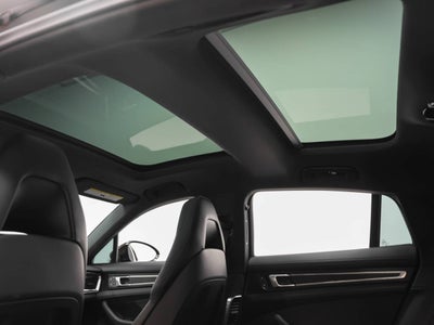 2023 Porsche Panamera 4 Platinum Edition
