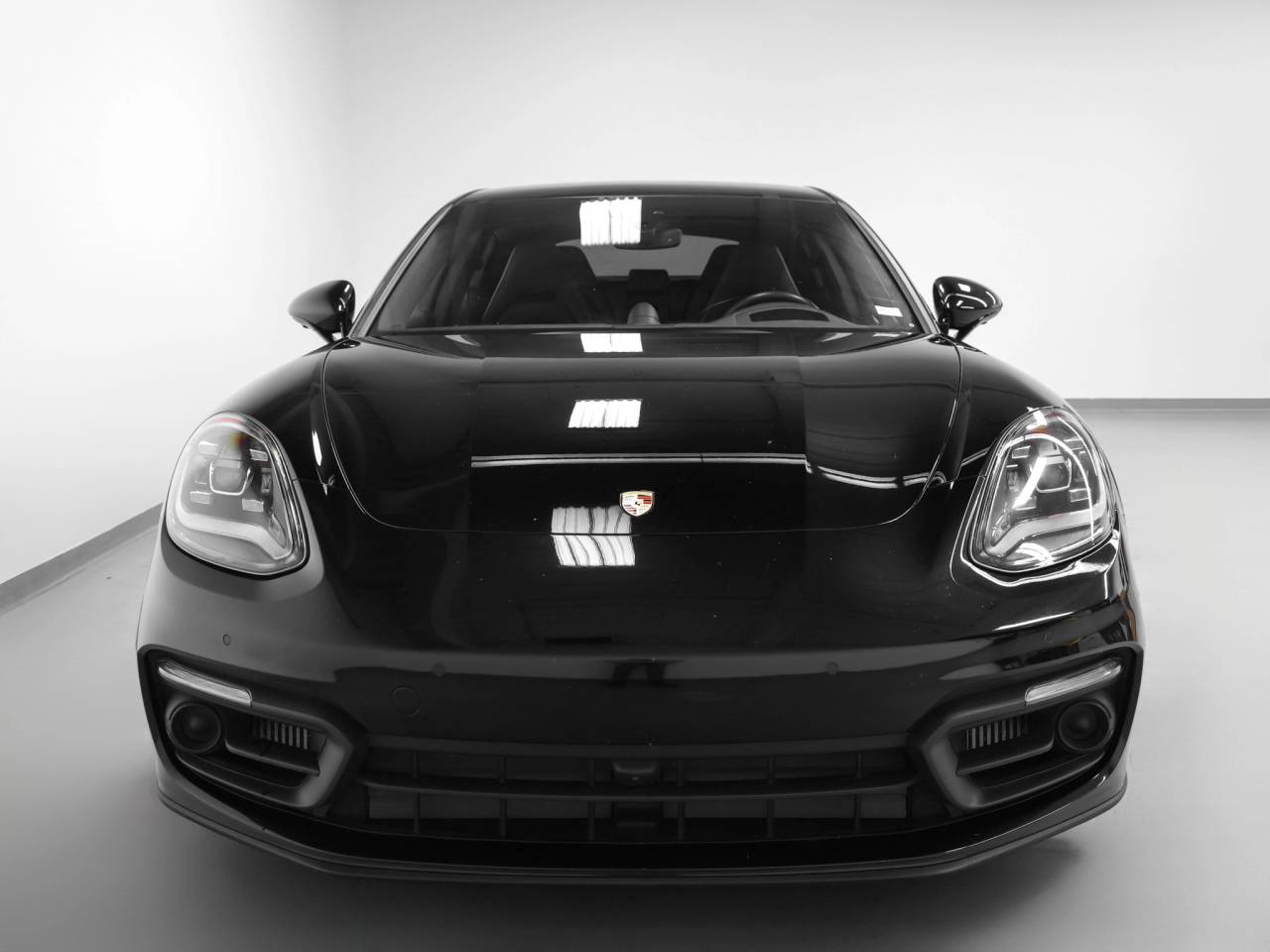 2023 Porsche Panamera 4 Platinum Edition