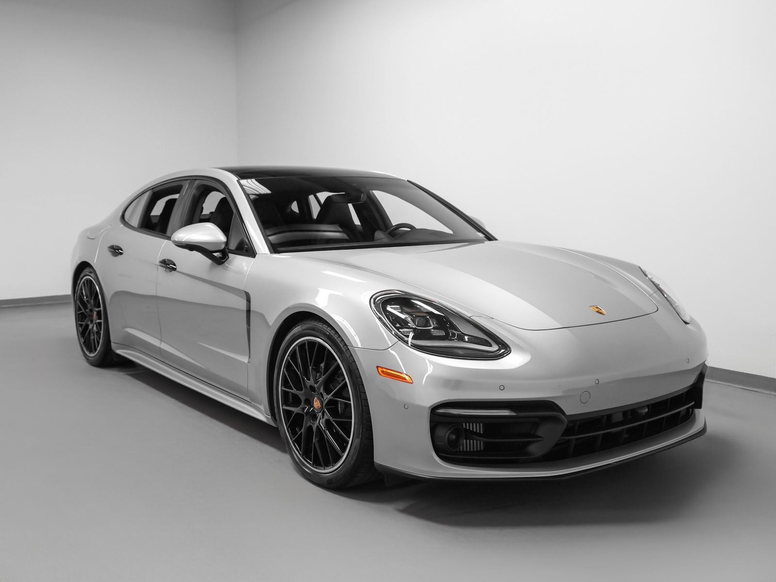 2023 Porsche Panamera 4 Platinum Edition