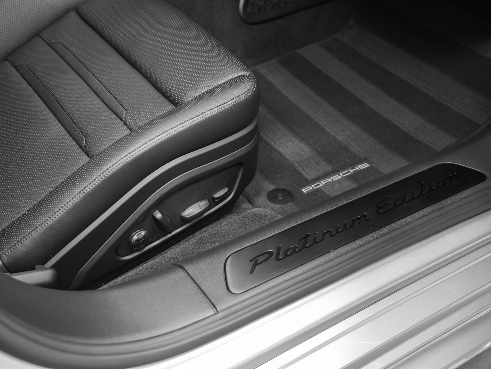 2023 Porsche Panamera 4 Platinum Edition