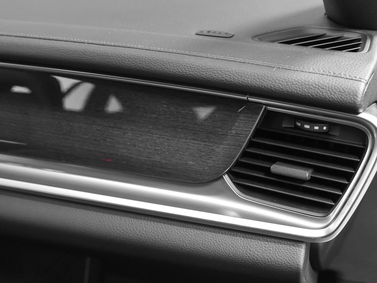 2023 Porsche Panamera 4 Platinum Edition