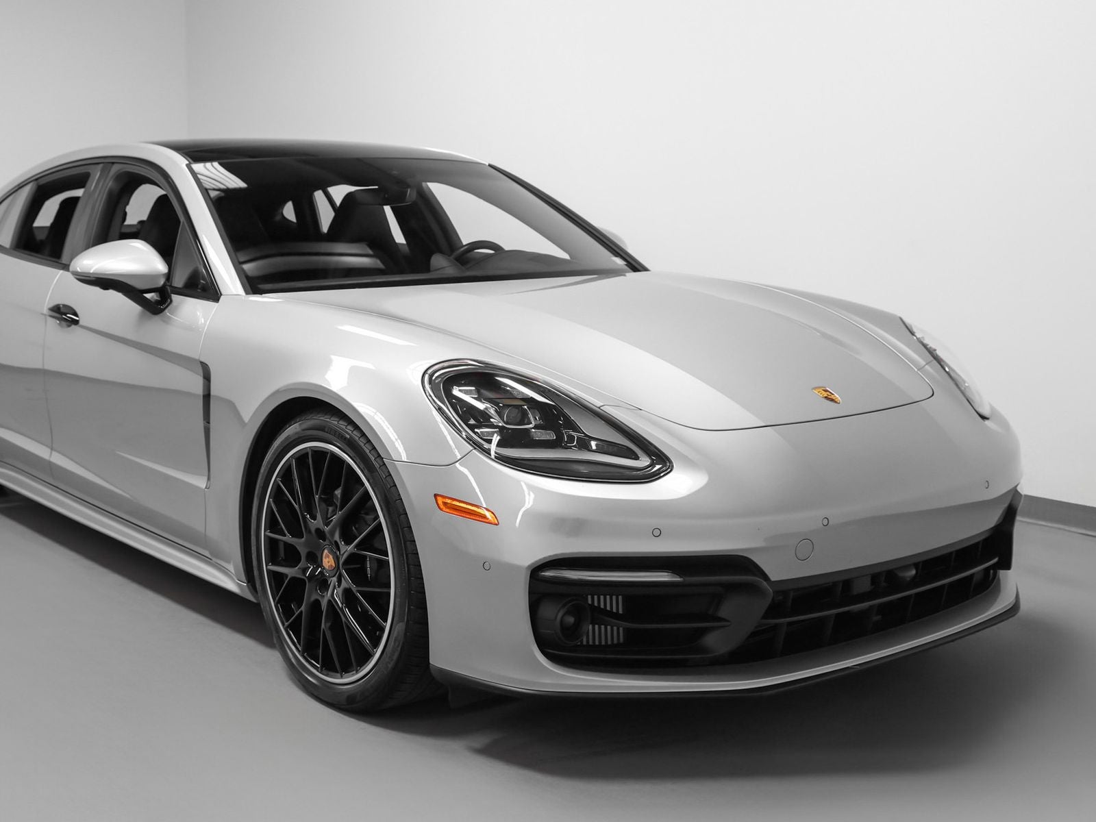 2023 Porsche Panamera 4 Platinum Edition
