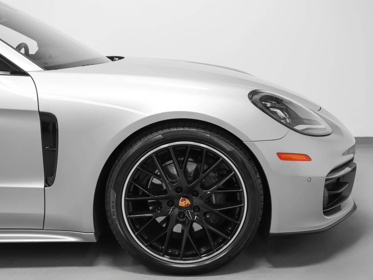 2023 Porsche Panamera Panamera 4 Platinum Edition (MY23)