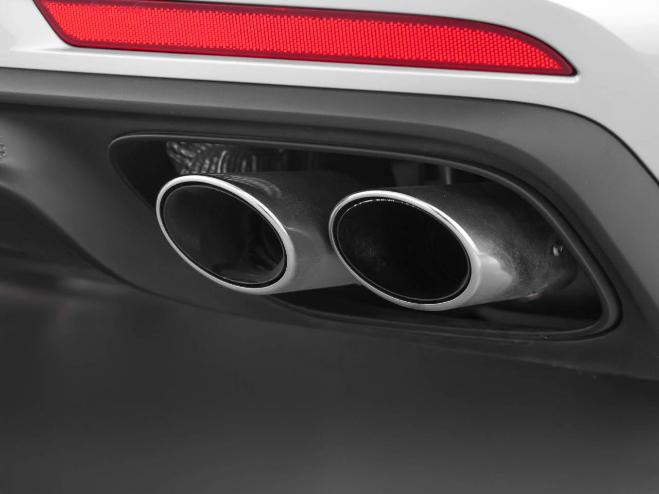 2023 Porsche Panamera Panamera 4 Platinum Edition (MY23)