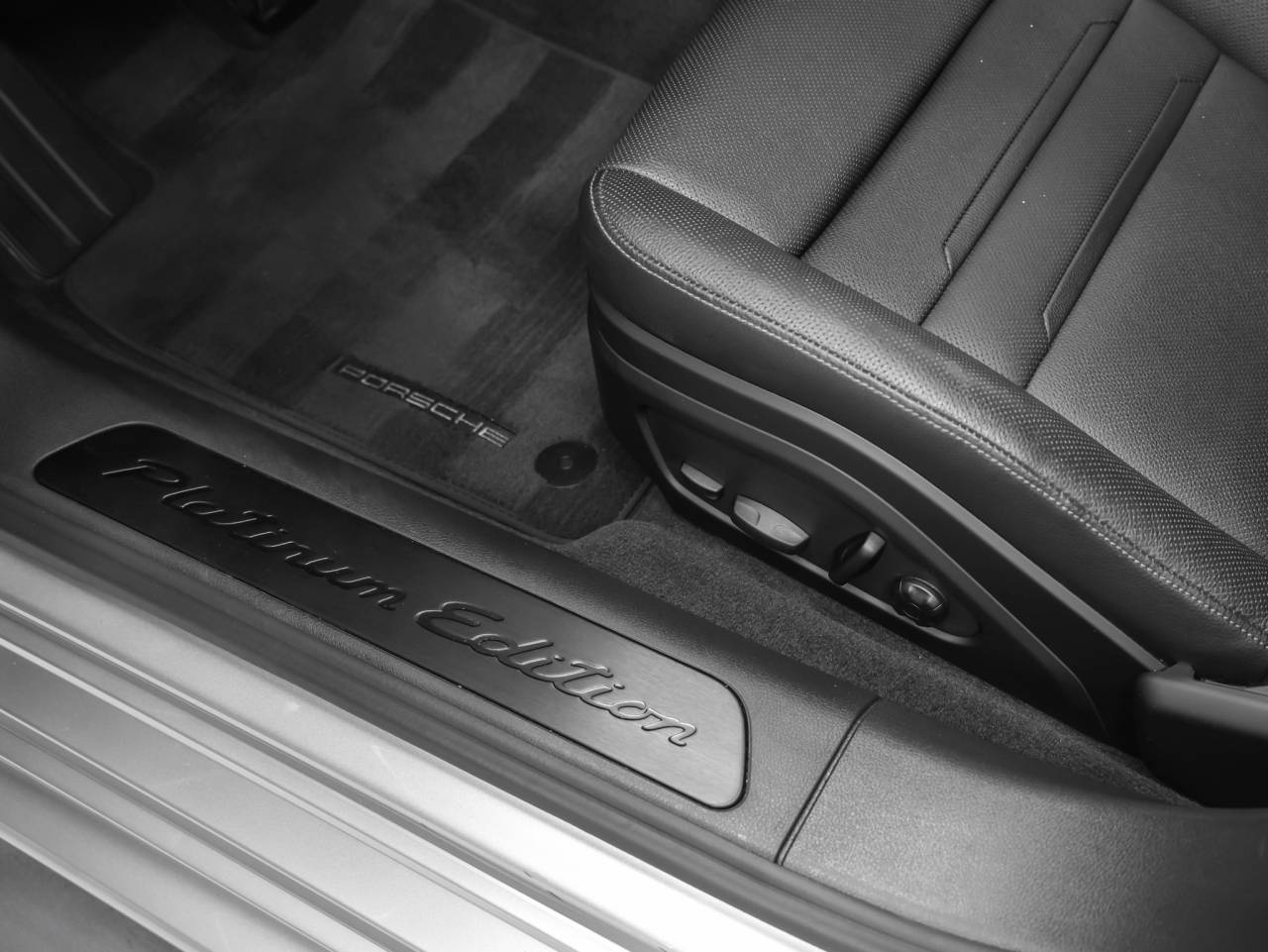 2023 Porsche Panamera Panamera 4 Platinum Edition (MY23)