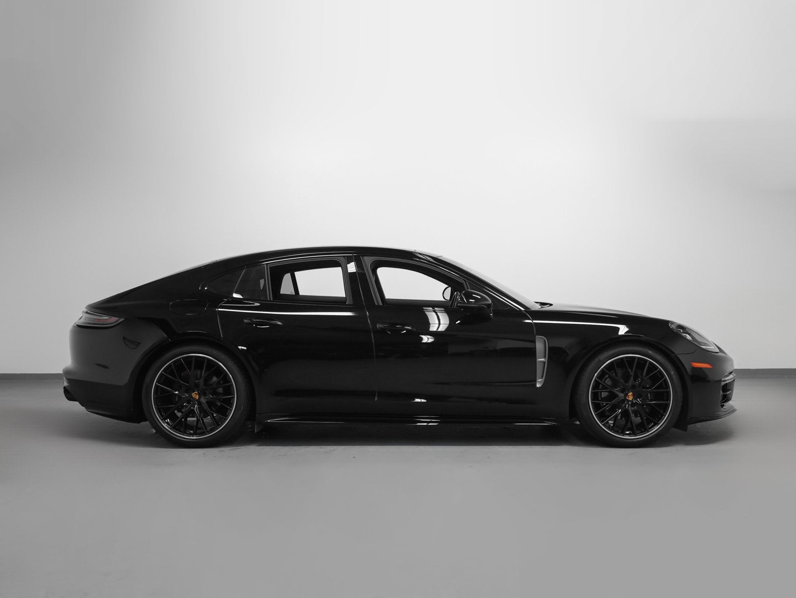2023 Porsche Panamera 4 Platinum Edition