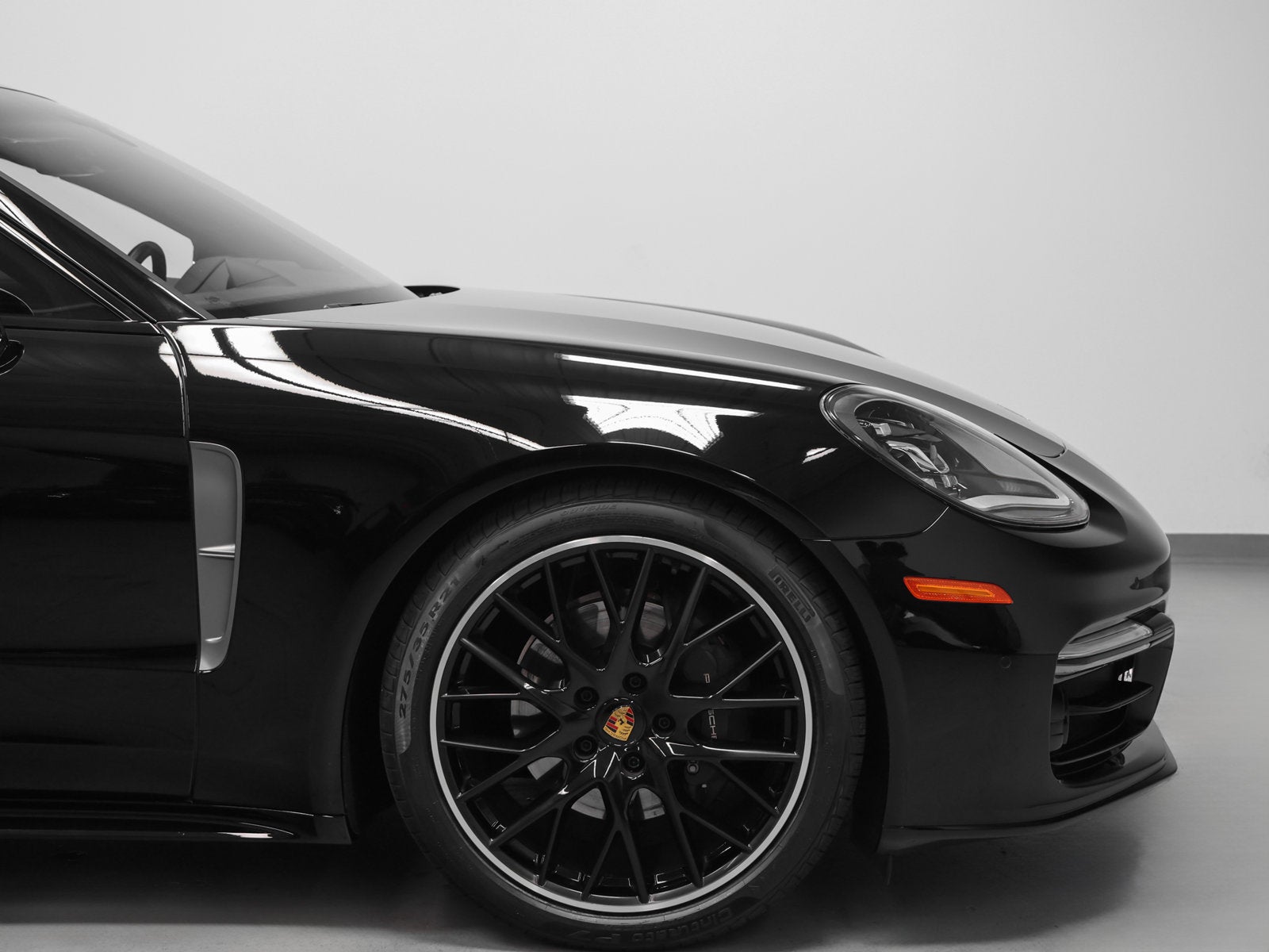 2023 Porsche Panamera 4 Platinum Edition