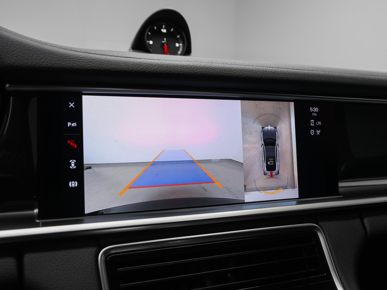 2023 Porsche Panamera 4 Platinum Edition