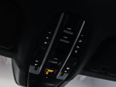 2023 Porsche Panamera 4 Platinum Edition