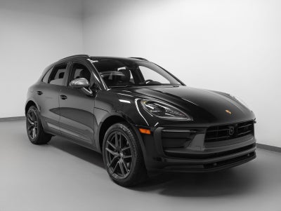2023 Porsche Macan Macan T (MY23)