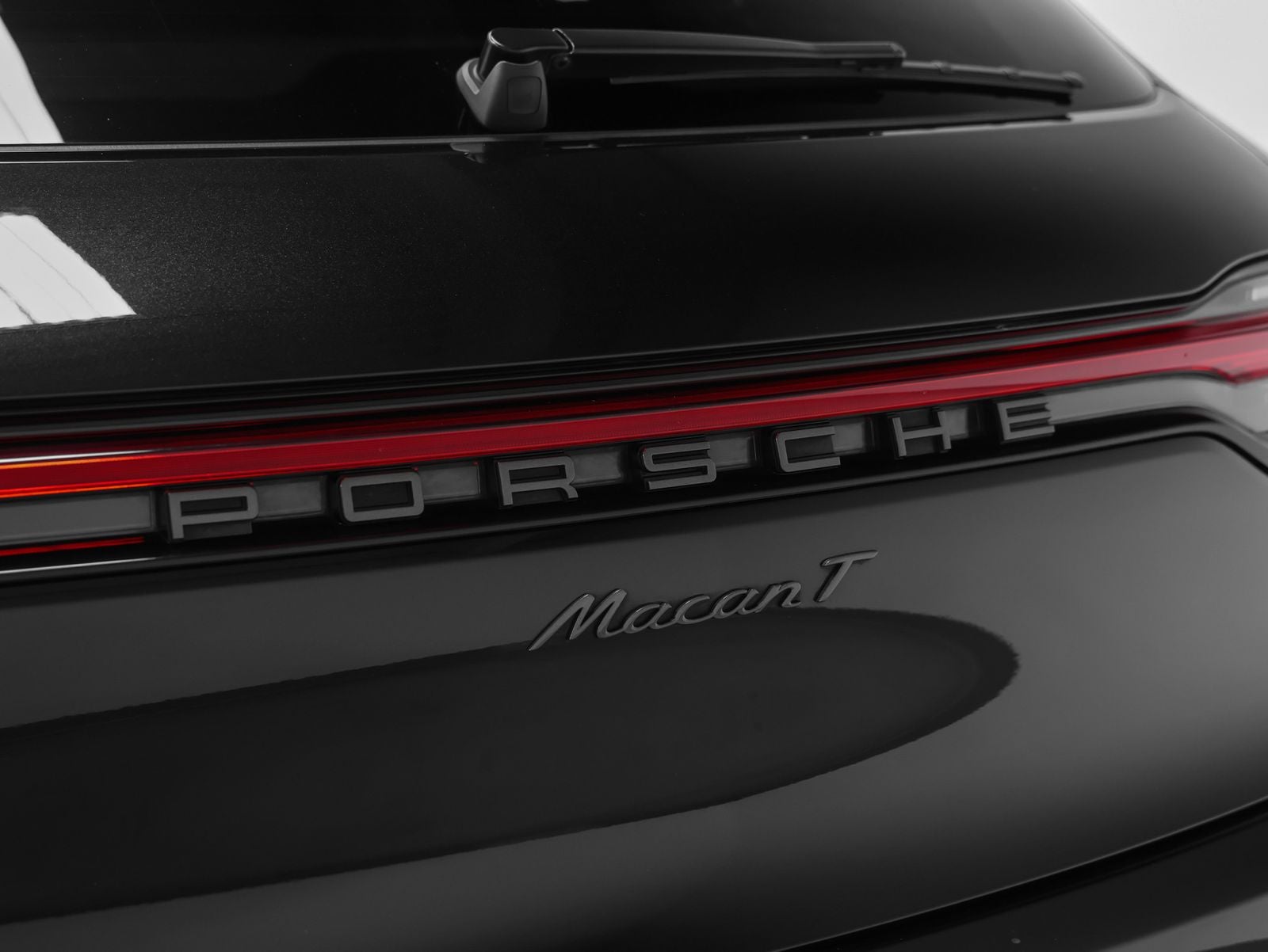 2023 Porsche Macan Macan T (MY23)