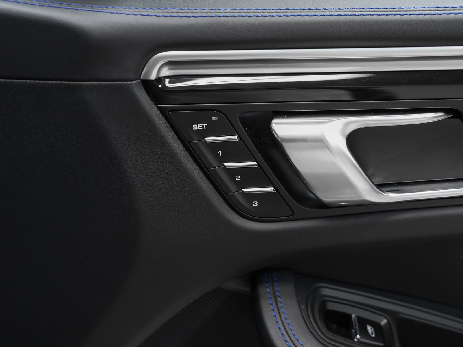 2023 Porsche Macan Macan T (MY23)