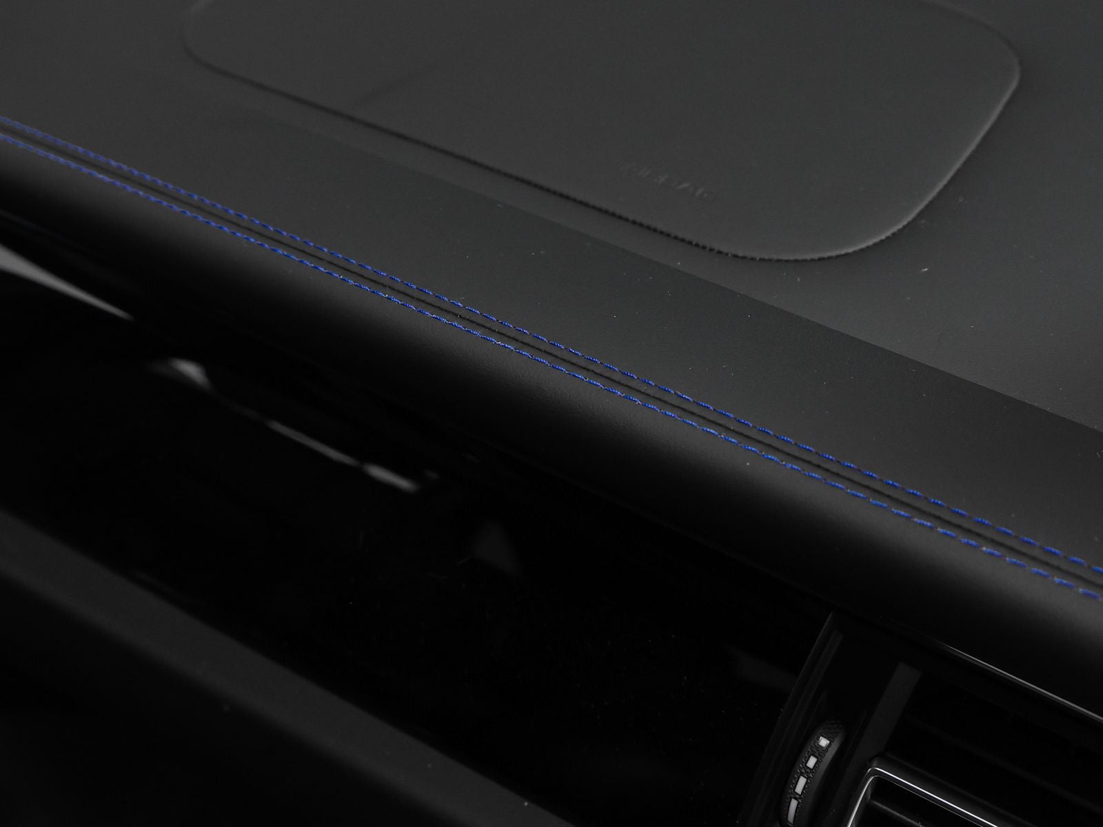 2023 Porsche Macan Macan T (MY23)