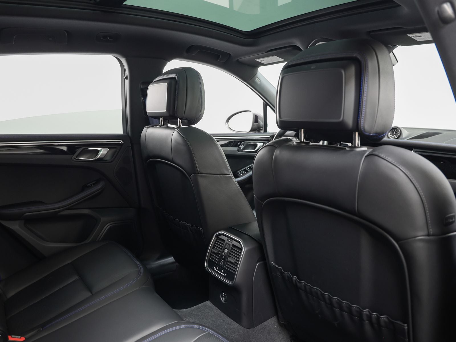 2023 Porsche Macan Macan T (MY23)