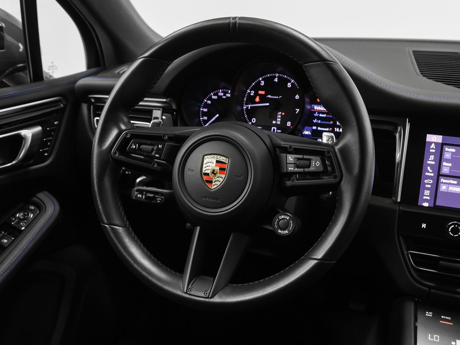 2023 Porsche Macan Macan T (MY23)