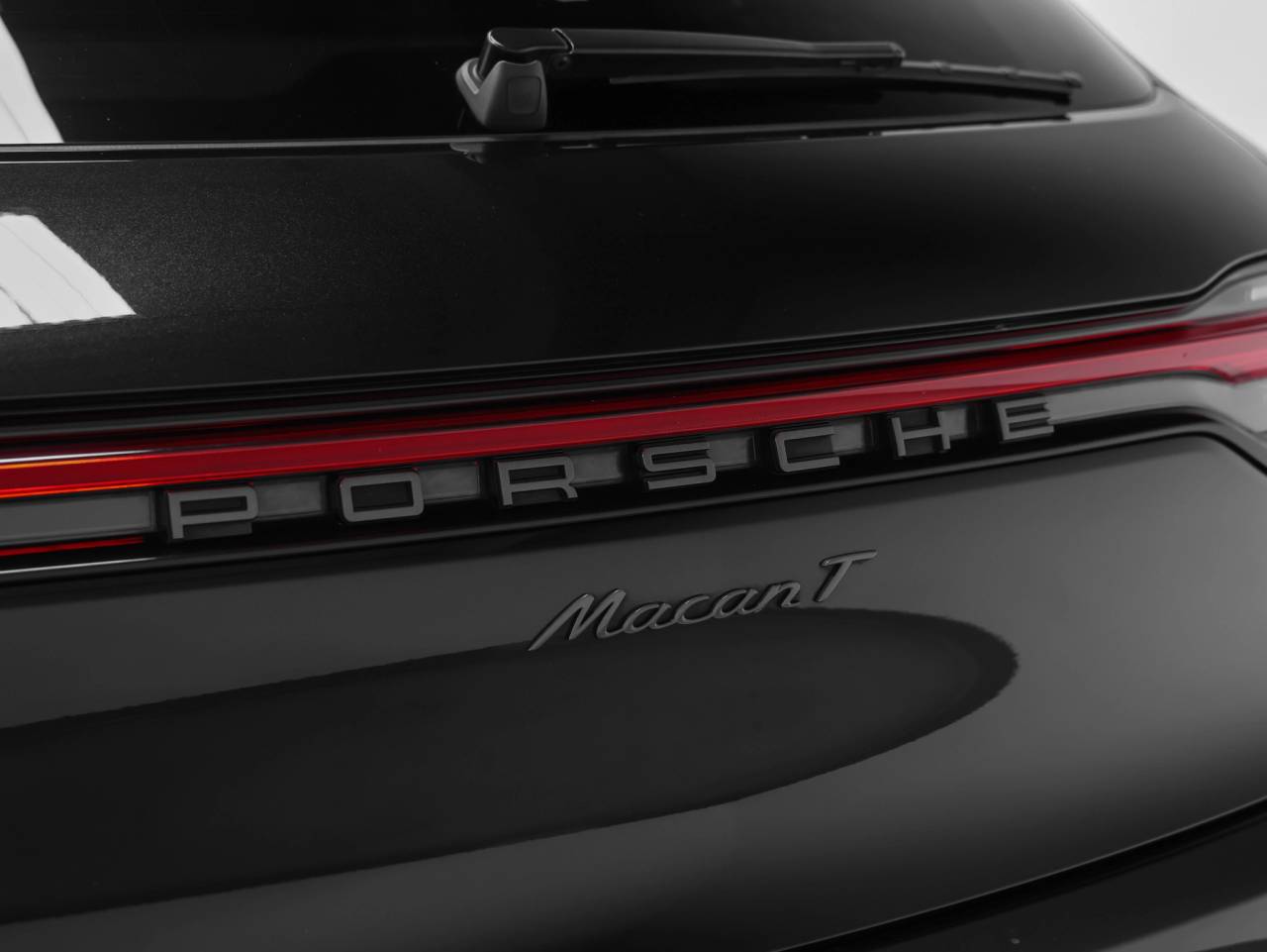 2023 Porsche Macan Macan T (MY23)