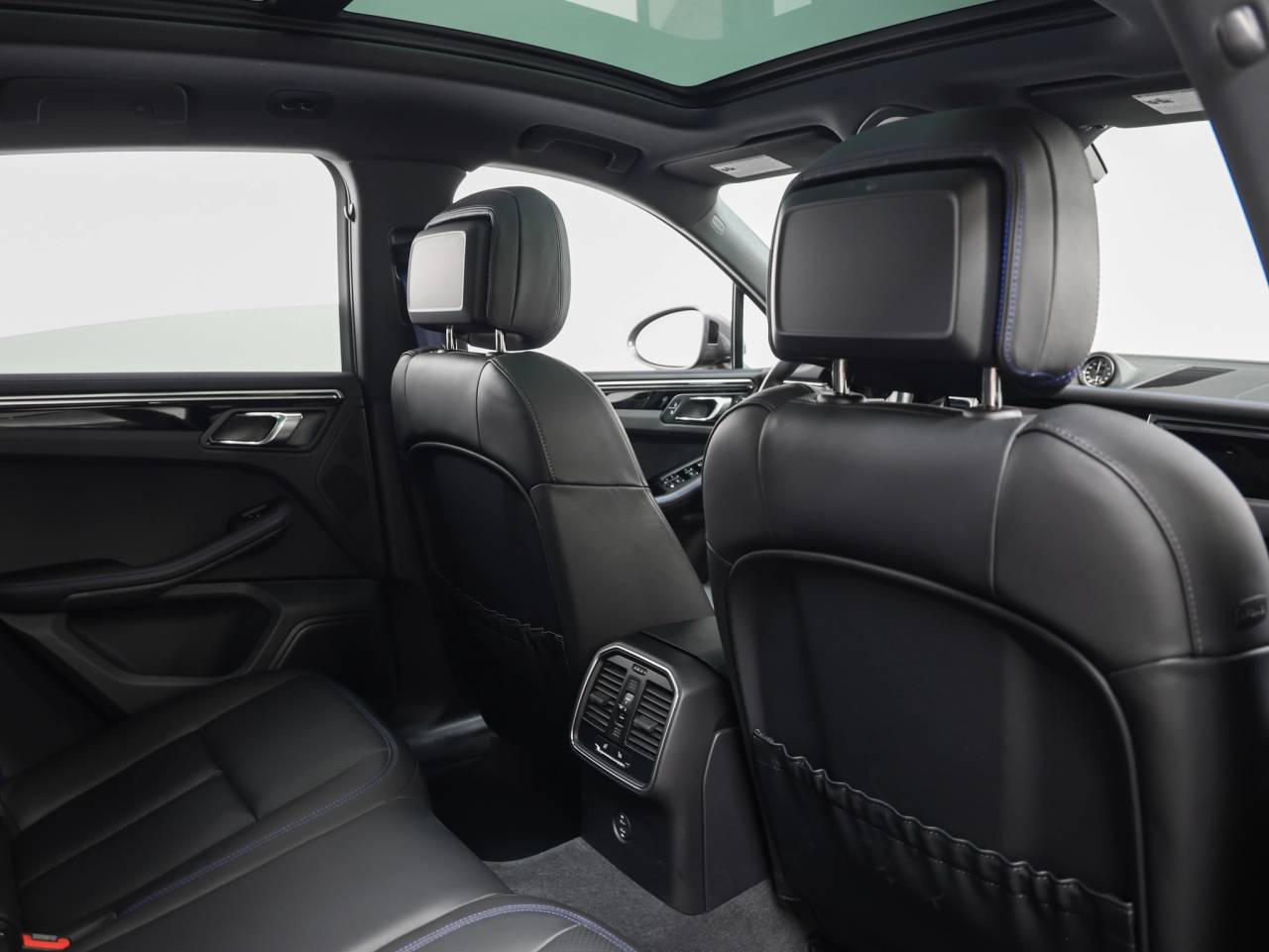 2023 Porsche Macan Macan T (MY23)