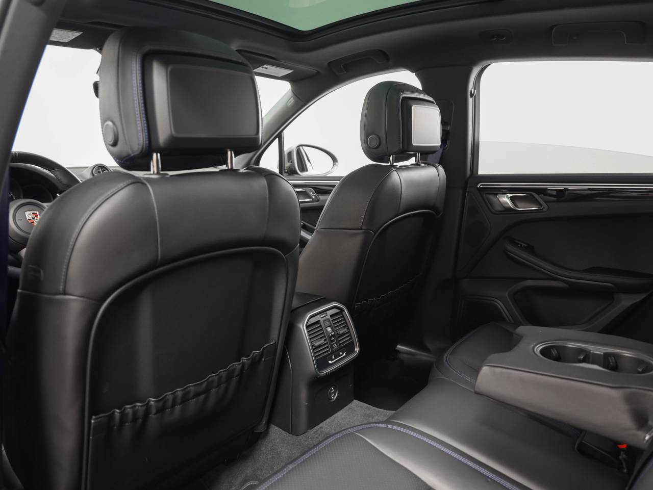 2023 Porsche Macan Macan T (MY23)