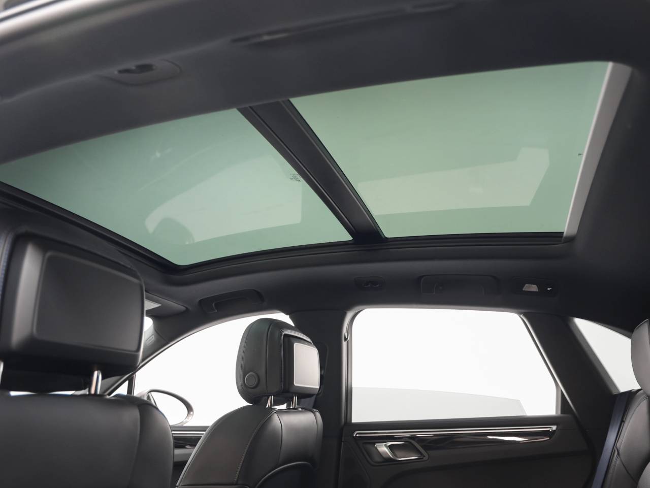 2023 Porsche Macan Macan T (MY23)