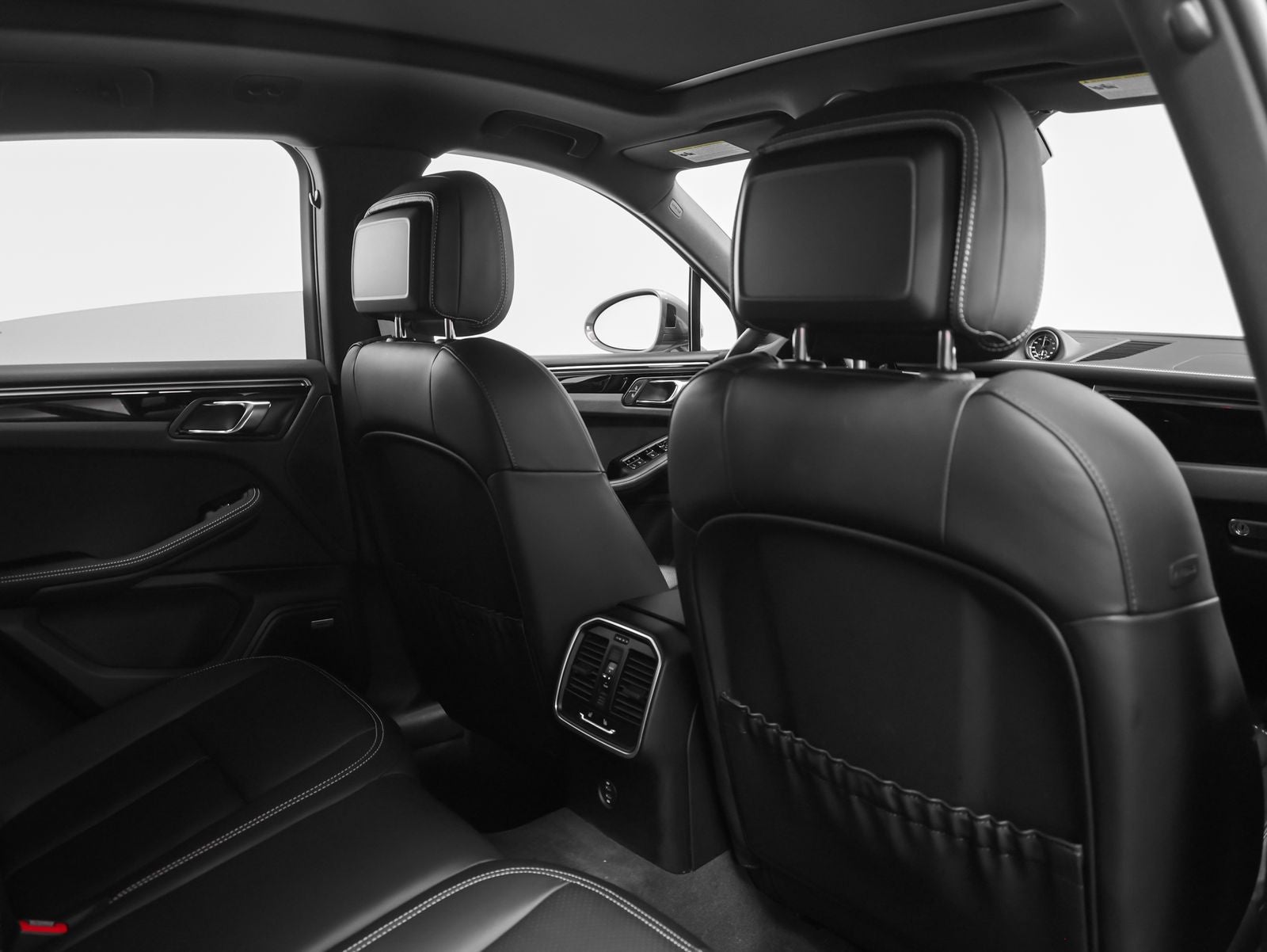 2023 Porsche Macan Macan T (MY23)