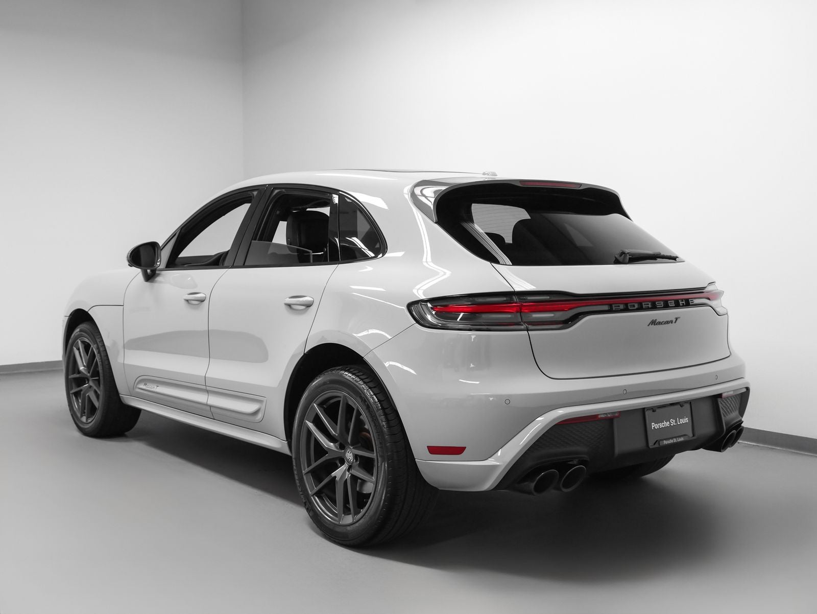 2023 Porsche Macan Macan T (MY23)