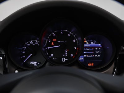 2023 Porsche Macan Macan T (MY23)