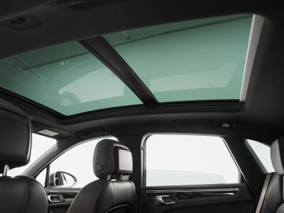 2023 Porsche Macan Macan T (MY23)
