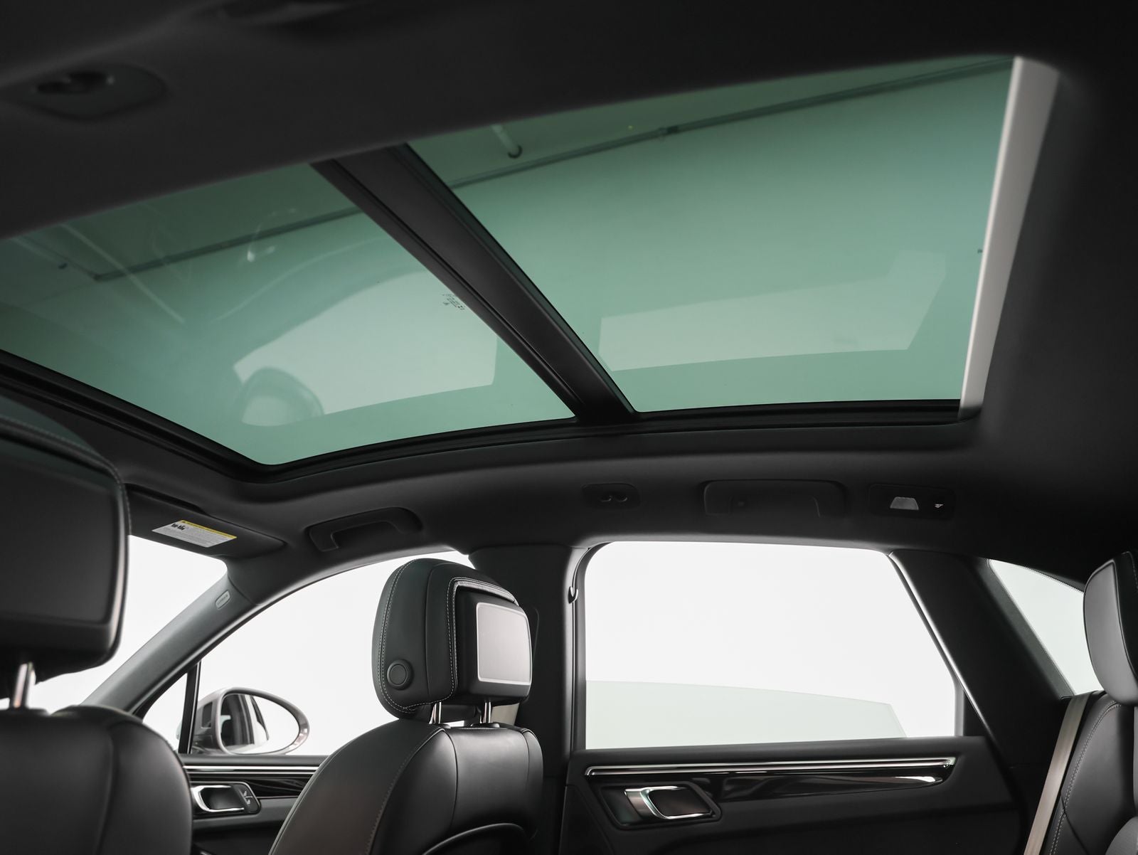 2023 Porsche Macan Macan T (MY23)