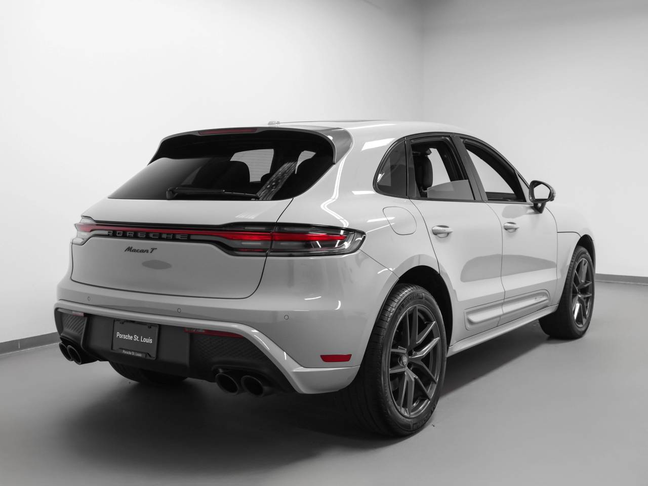 2023 Porsche Macan Macan T (MY23)