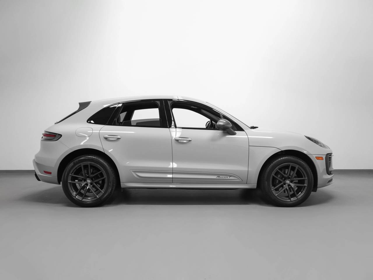 2023 Porsche Macan Macan T (MY23)