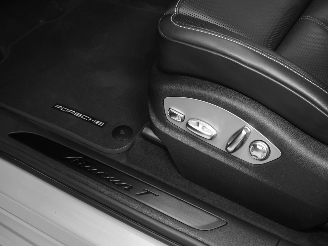 2023 Porsche Macan Macan T (MY23)