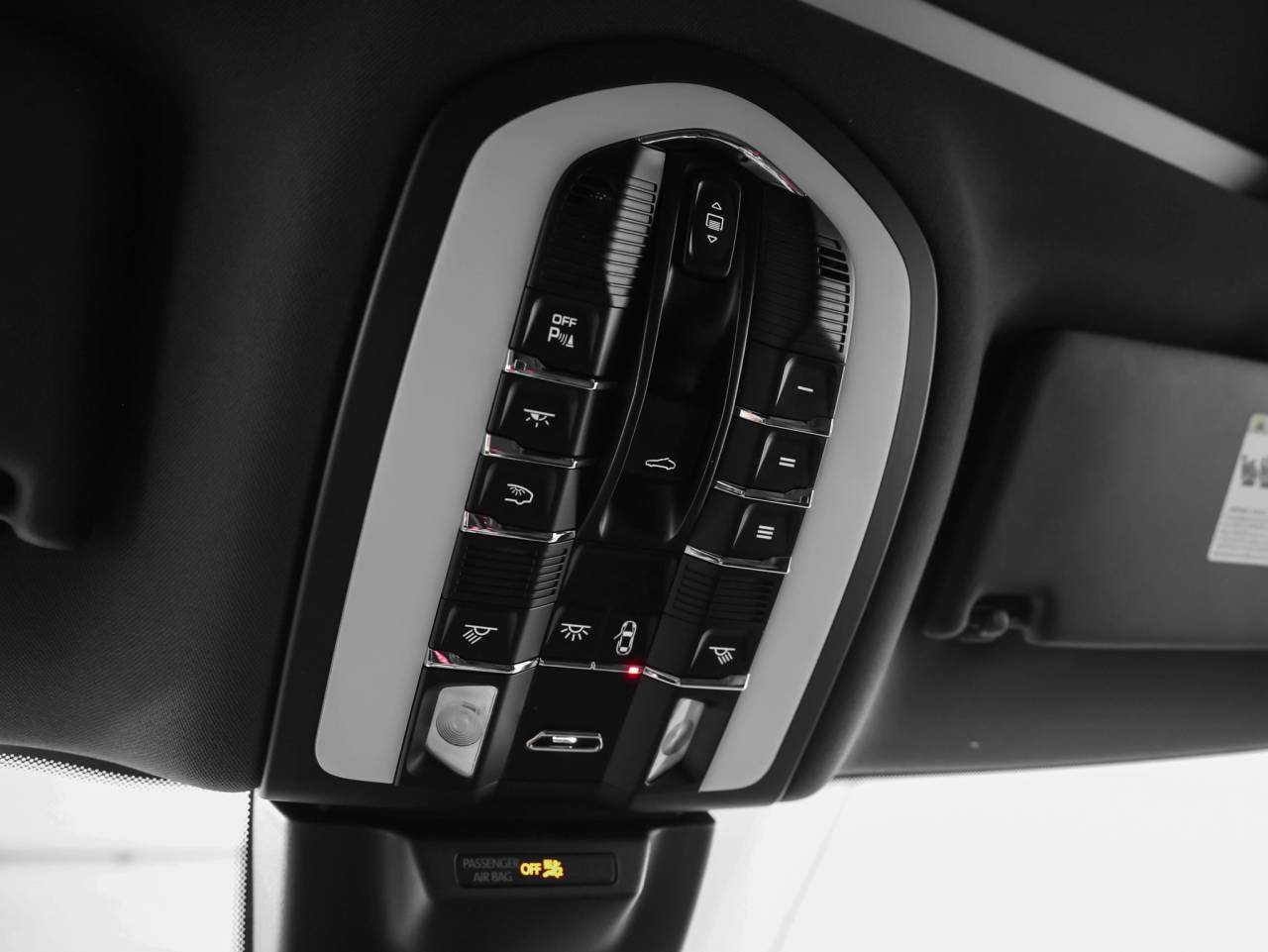 2023 Porsche Macan Macan T (MY23)