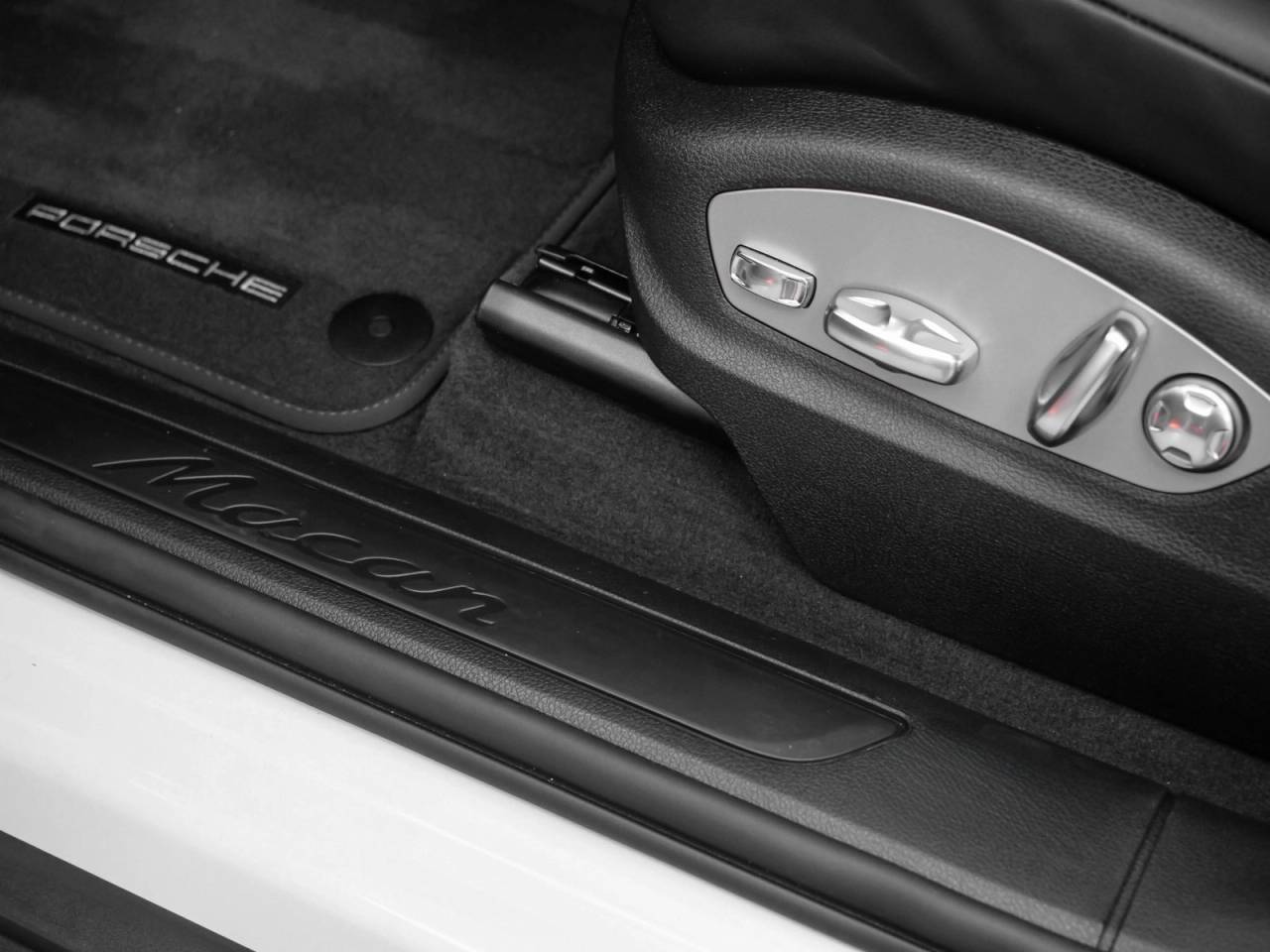 2025 Porsche Macan Macan