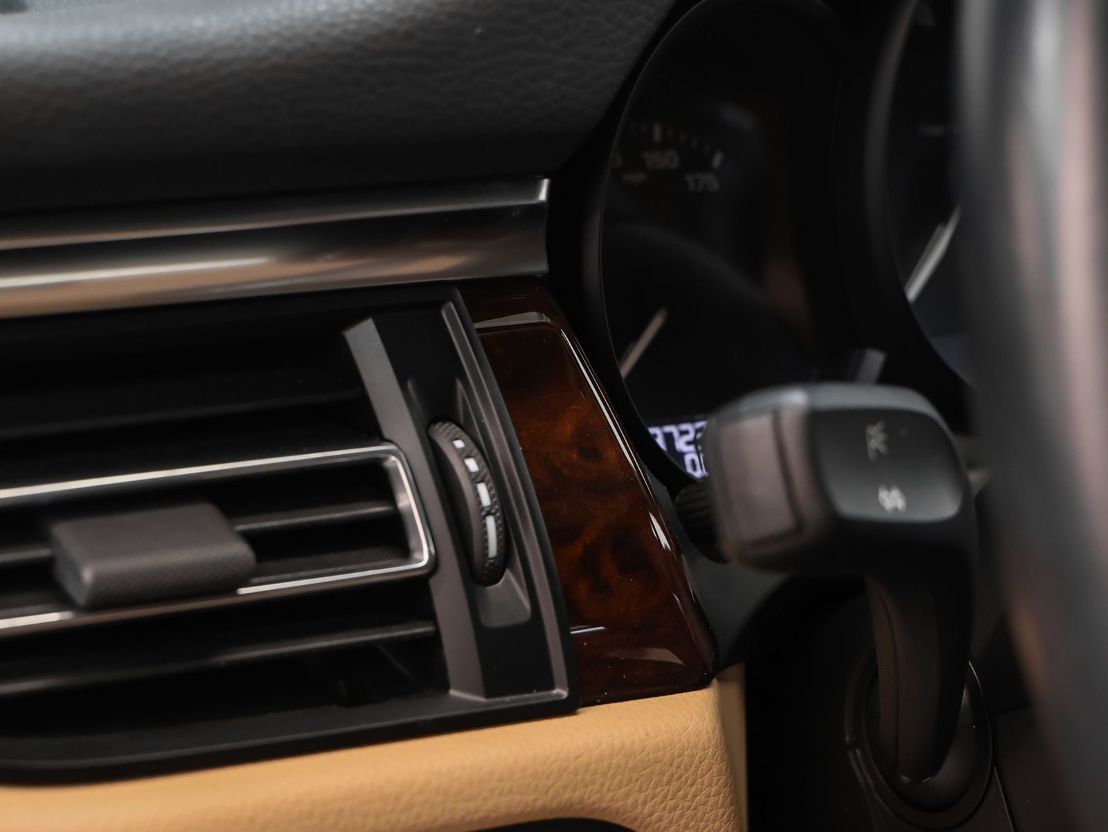 2023 Porsche Macan Macan