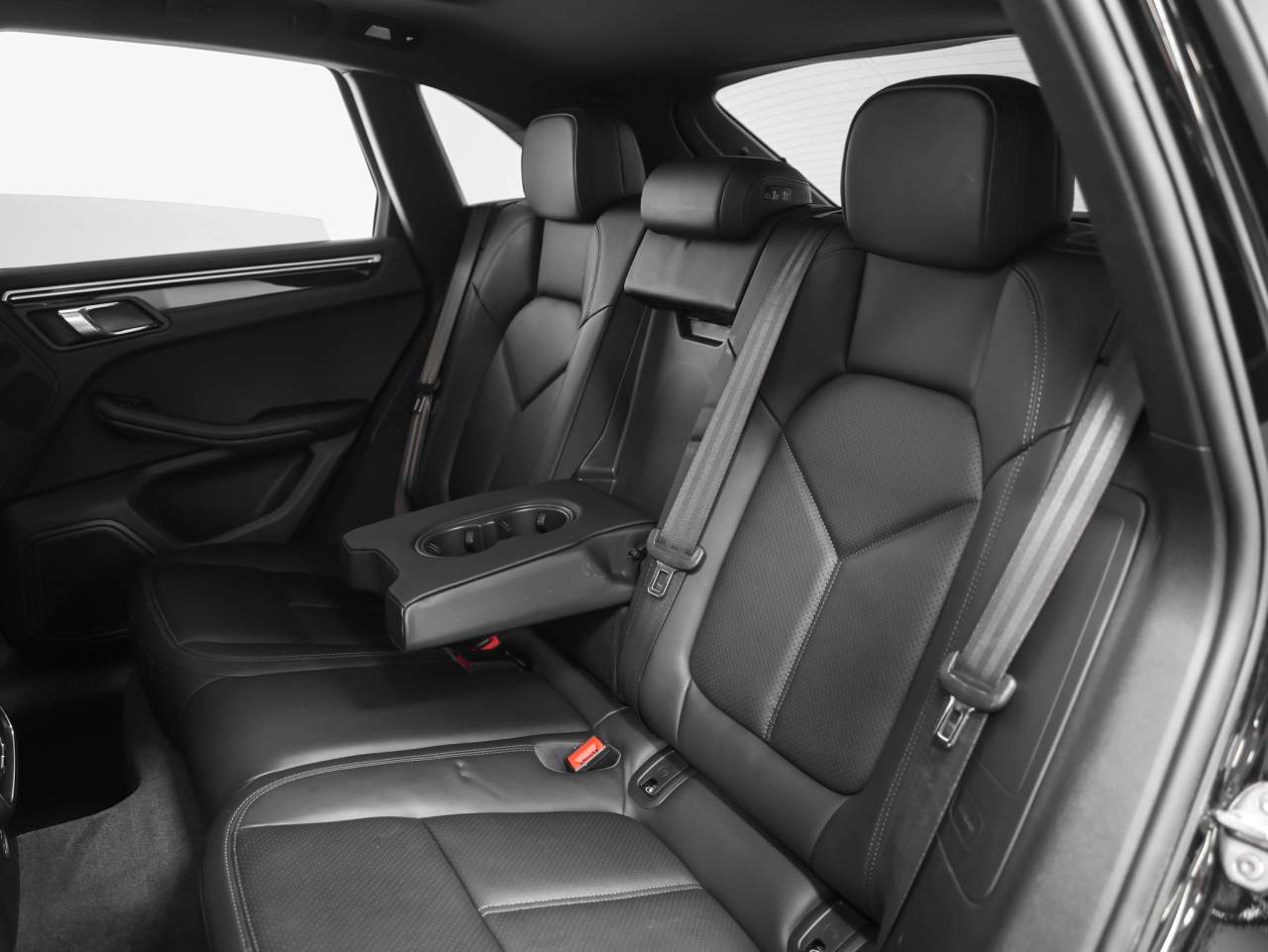 2023 Porsche Macan Macan T