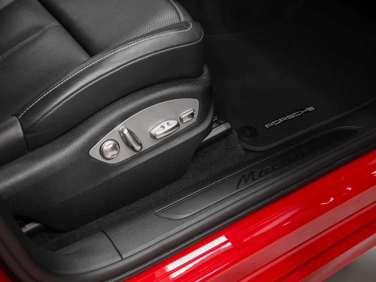 2023 Porsche Macan Macan (MY23)