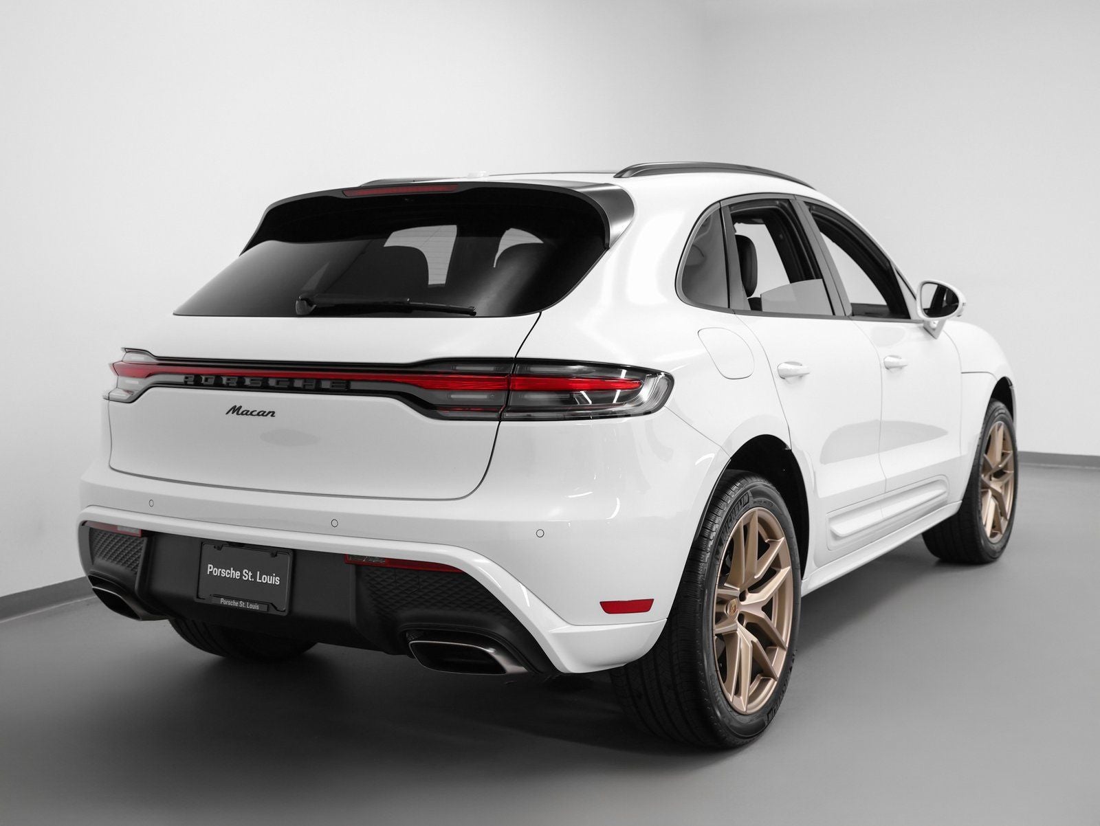 2025 Porsche Macan Base