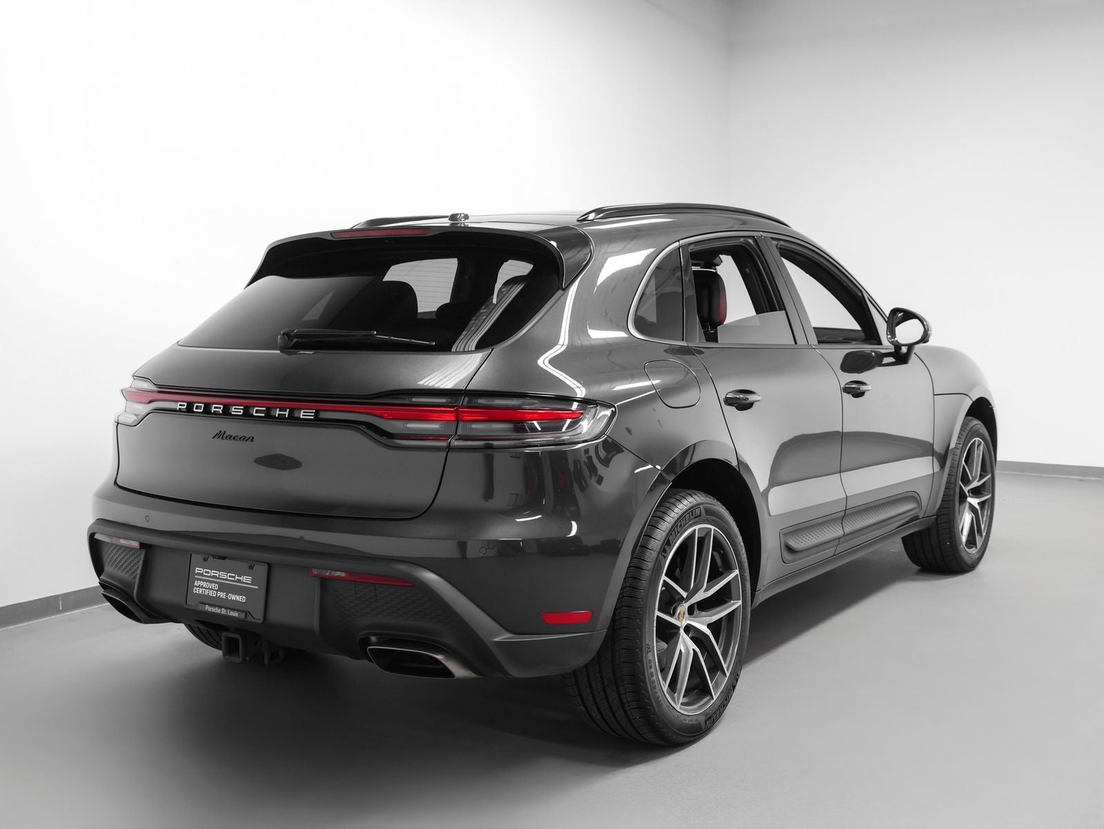 2023 Porsche Macan Base