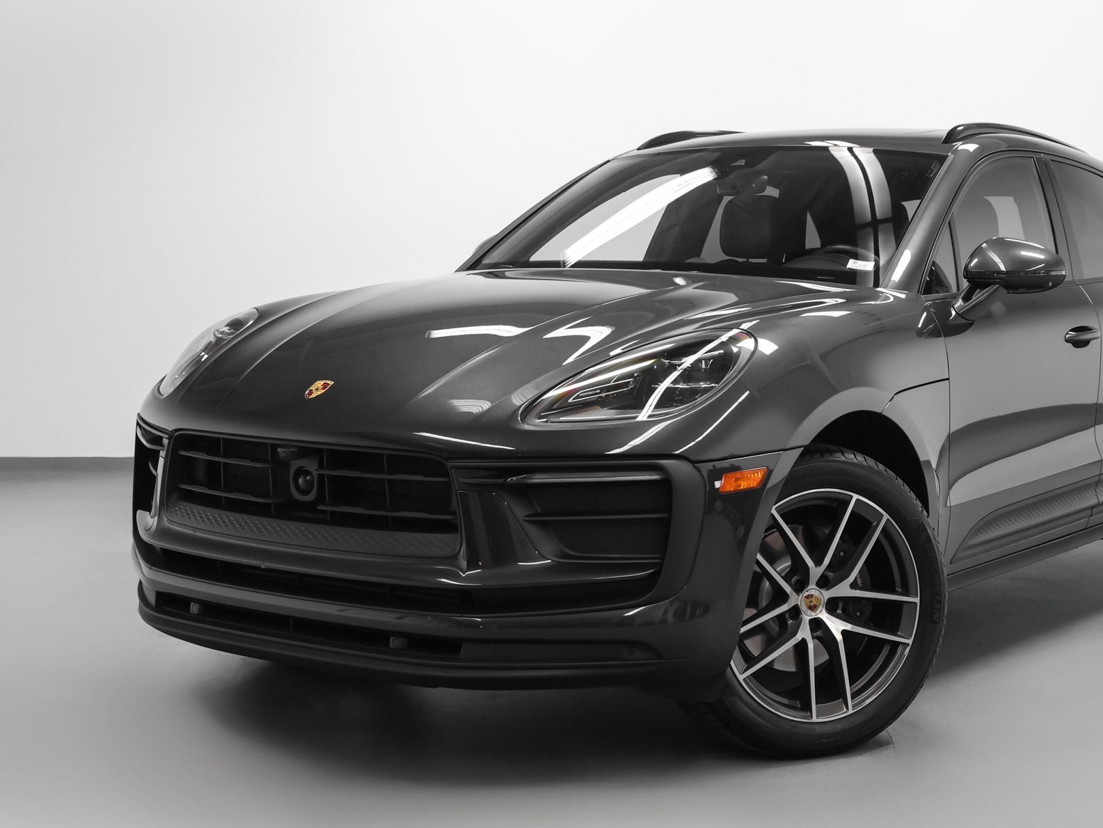 2023 Porsche Macan Base