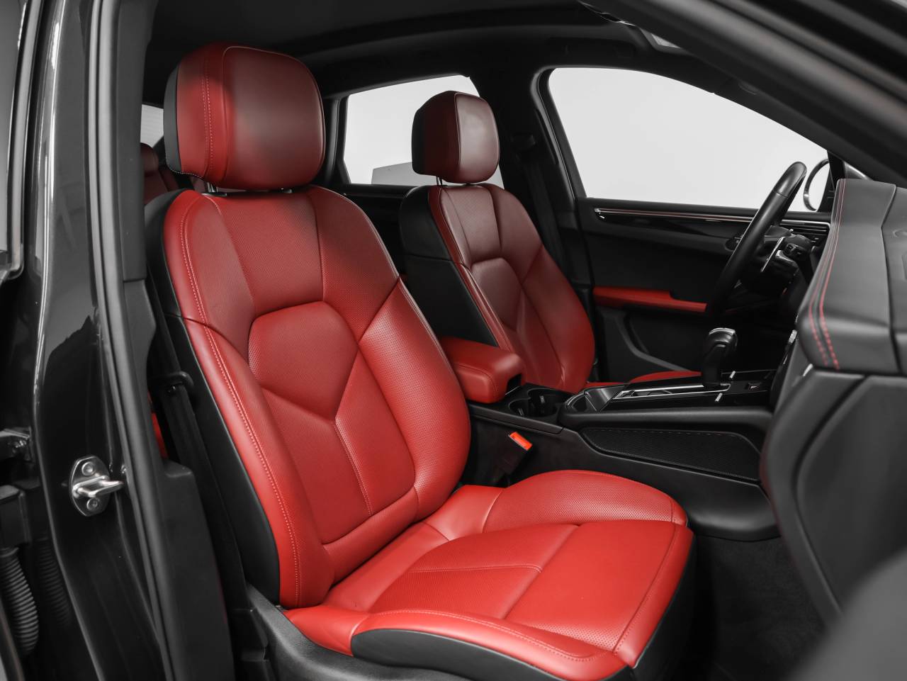 2023 Porsche Macan Base