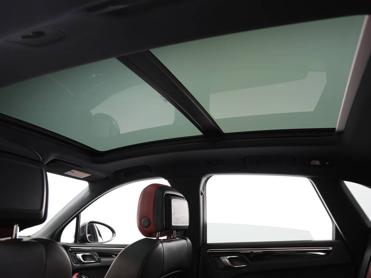 2023 Porsche Macan Base